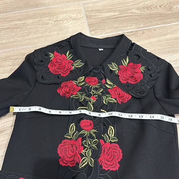 Beautiful suit set rose flowers appliqué Size Small Sunning blazer and skirt - Picture 14 of 14